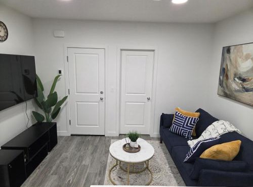 New Family Modern 2-Bedroom near Hospital, YMCA, Cineplex, Grocery Stores