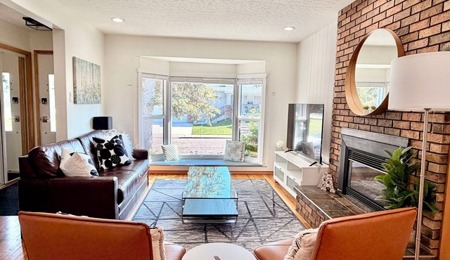 New | Intro Price | Bright 5BR Dual-Suite Near UofC | Games + Gym + BBQ | 13m DT
