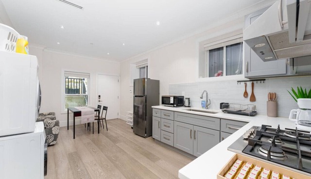 New Modern 2BR Suite near UBC Pacific Spirit Park in Vancouver