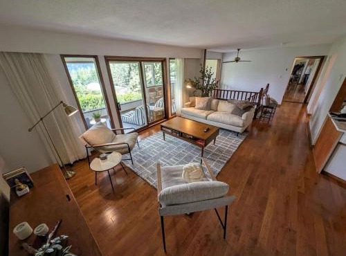 Newly Renovated Shuswap Lake Cabin Multi-Family Retreat Sleeps 12