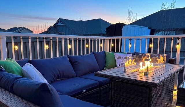 Nordic Retreat near WEM | Hot Tub, 2 Lounges, Fire Table, King Suite Sleeps 10