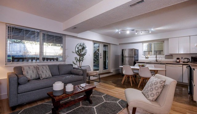 North Vancouver Family-Friendly Retreat | Huge Private Patio & Yard