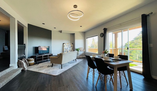 Ocean View 2-Bedroom Suit in Cordova Bay, Victoria