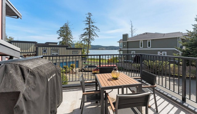 Ocean View 2 Bedroom Pet Friendly Townhome, Sooke, BC