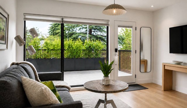 Ocean-View Retreat Near Beach, UBC & Downtown
