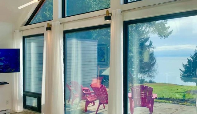 Oceanfront Cottage: Where Natural Beauty Meets Modern Comfort