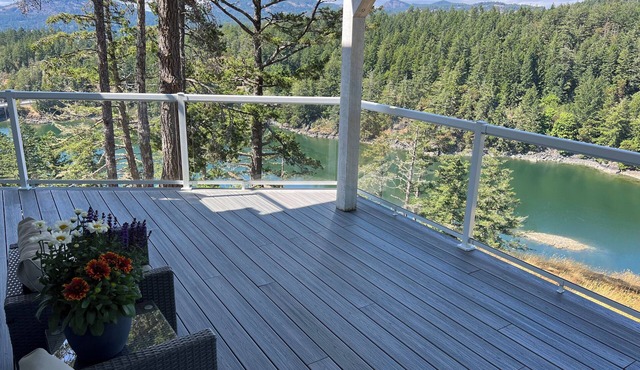 Oceanfront Suite Over Roche Cove Regional Park, Private and Pet Friendly!