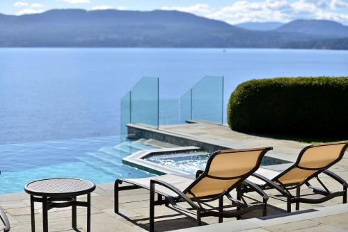 Oceanside Lodge Saanich Inlet by EMR Vacation Rentals
