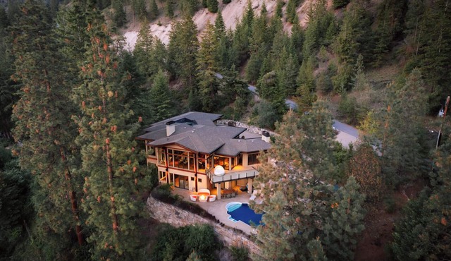 Okanagan Lake View Villa. Pool. Sauna. Cold Plunge