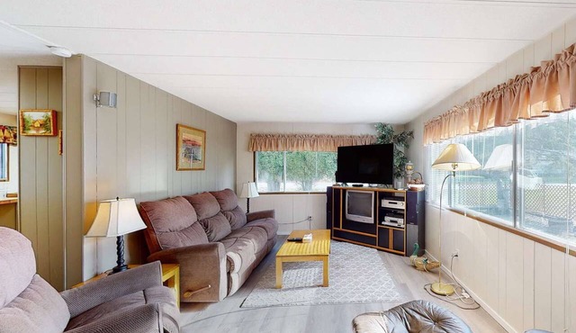 Okanagan - Lazy Dayz Cottage & Jewels Bunkie