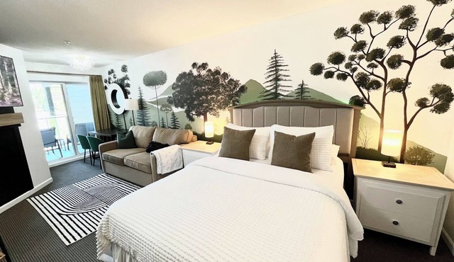 Old Forest Resort Suite + Hot Tub + Pool + Sauna + Beach in Vancouver Island in Nanoose Bay