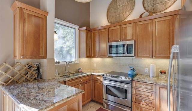 On the Edge at Alpine By Tahoe Getaways - Dog OK- Mountain Views- Ski Shuttle! in Alpine Meadows