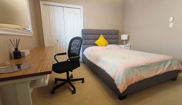 One bedroom and one bathroom with independent entrance, free Wi-fi, free parking