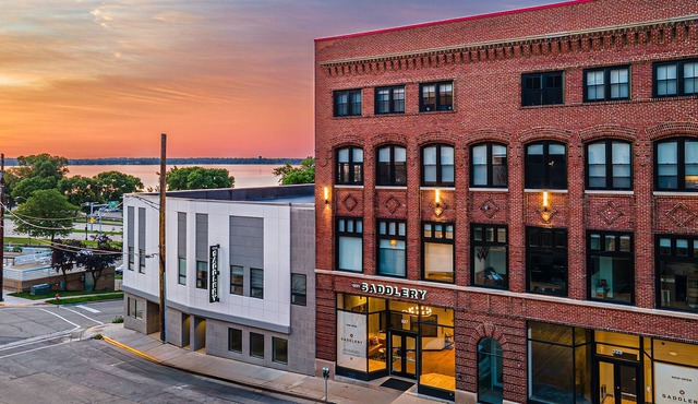 One Bedroom King/accessible with views of Lake Monona in the heart of downtown. in Madison