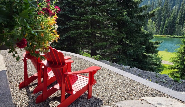 One Bedroom Suite Overlooking The Golf Course, With Beautiful Mountain Views