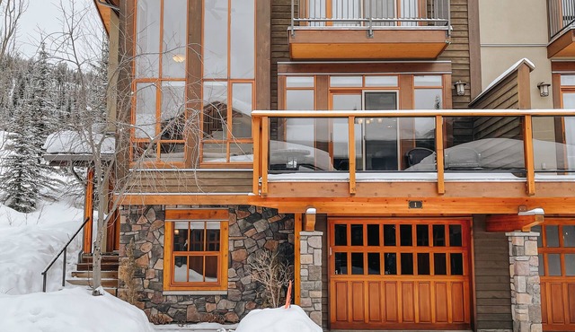 One Woodhaven: A luxury 4 bedroom on the mountain