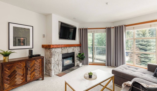 ❄︎Panorama Suite ❄︎Luxe Ski in/out 1 BR - 3 Hot Tubs & Pool | The Aspens