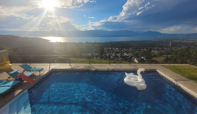 Panoramic Lakeview luxury Villa w/Heated Pool; private; near wineries/golf