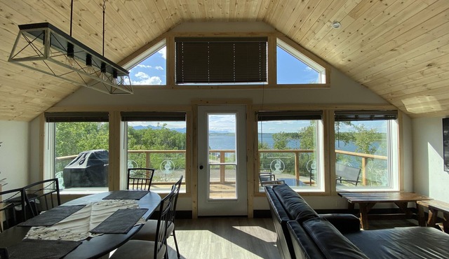 Payne Lake Wilderness Huts - Lakeview Suite