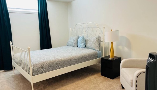 Peaceful and Spacious Family-friendly Basement Suite Next to Fish Creek Park