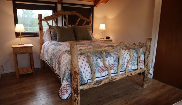 Peaceful Chalet! Renovated Whole House on Taylor Lake in the Cariboo in 70 Mile House