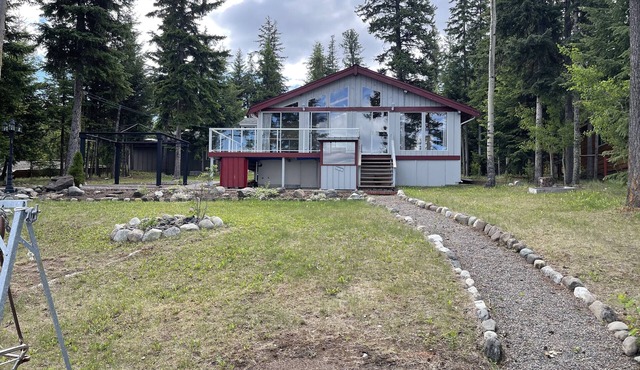 Peaceful Lakefront Cabin on Green Lake w/Bunkhouse