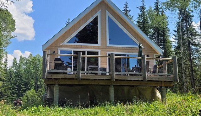 Peaceful Lakeside Cabin