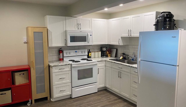 Peachland - 3 Minute Walk to the Beach - 1-Bedroom Rental Suite - Monthly Rental