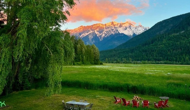 Pemberton home with hot tub & sauna – 30 minutes from Whistler Village