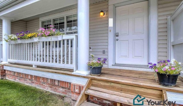 Perfect Townhome with Large Bedrooms and Parking for 2 Vehicles