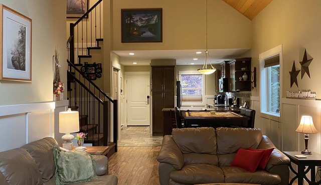 Pet Friendly 2 bedroom plus loft, in Parksville's beautiful resort area