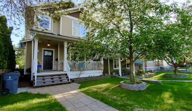 Pet-friendly, Spacious & Comfortable 4bedroom home— Stay in the heart of P.G. in Prince George