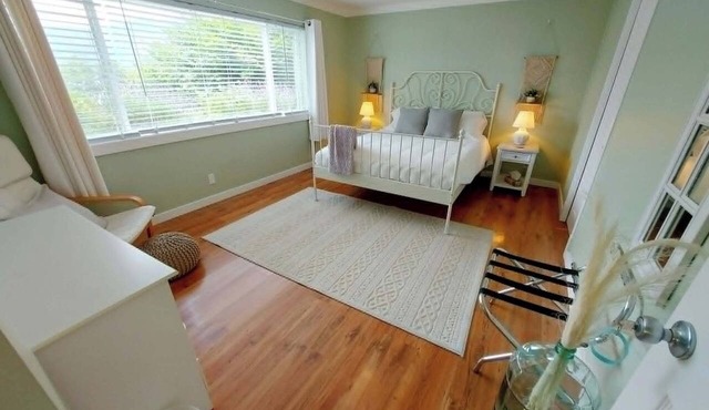 Pixie Bay Cottage - Peaceful Semi-Lakeshore Retreat Near Wineries & Beaches