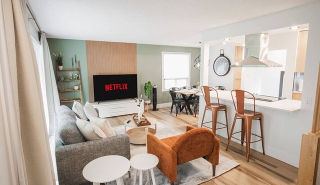 Play & Stay Downtown Sleeps 10