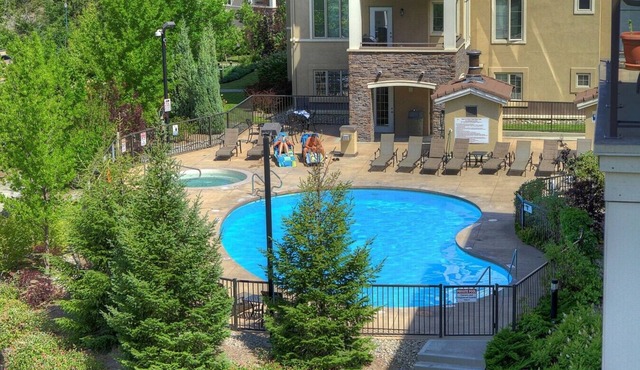 Pool-View condo at Pinnacle Pointe Resort-Sleeps 6