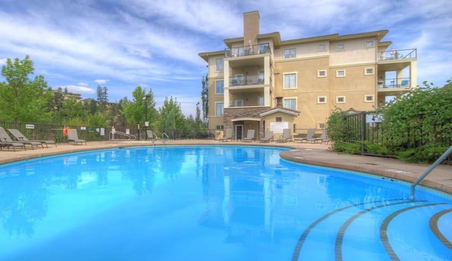 Pool-View condo at Pinnacle Pointe Resort-Sleeps 6