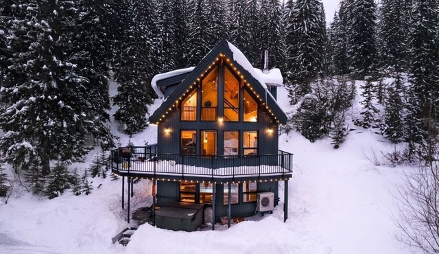 Post & Beam Chalet at Apex Mountain/Hot Tub sleeps 10