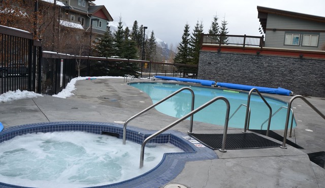 Premium 2 Bedroom, 2 Bath Condo w/central Air Conditioning- Lodges at Canmore