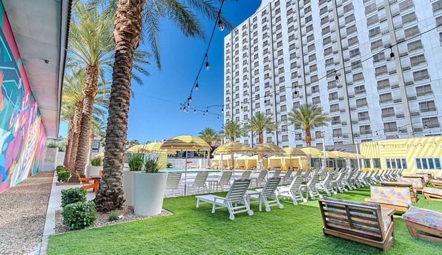 Premium King Bed|Pool View Las Vegas in Las Vegas NV