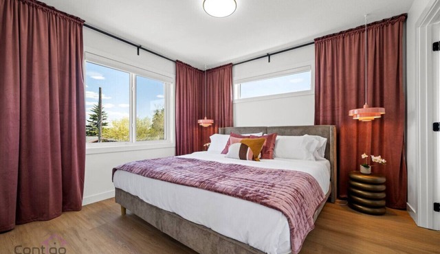 Pretty in Pink | Hot Tub | 10 min to WEM | KingBed