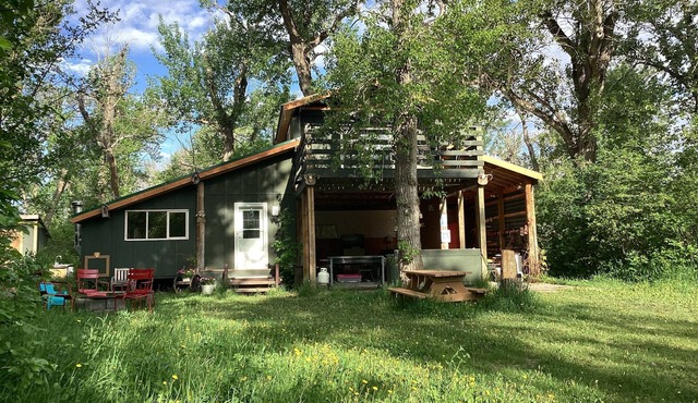 Private 500 acre ranch riverside cabin and fishing Oldman River. Family and pets