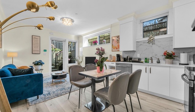 Private Entrance with Spacious & Bright 2 Bed Suite