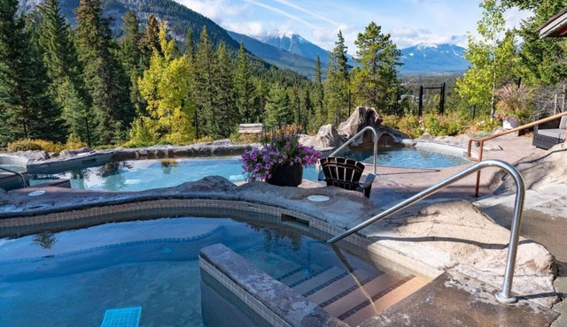 Private Games Room! Bright + Spacious Banff Condo