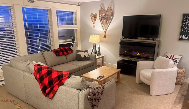 Private Hot Tub! LOCATION! Ski in/out on Perfection Run, 5 min walk to village