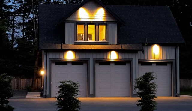 Private Langley loft near Thunderbird, Otter Trail Winery and Krause in Langley Township