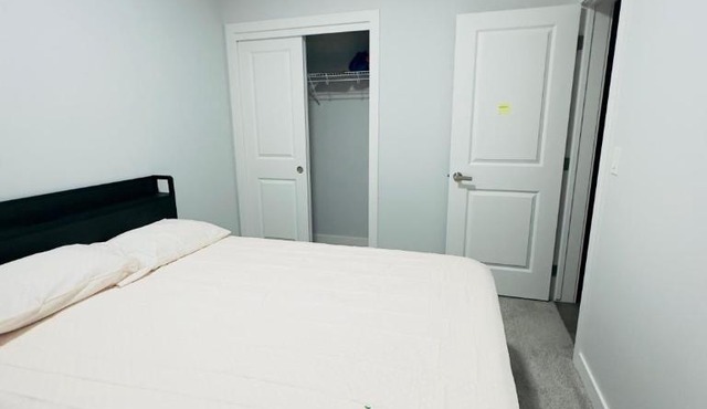 Private room Minutes to Calgary airport YYC, Downtown, Banff