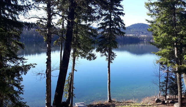 Private Waterfront Cottage on Lac des Roches
