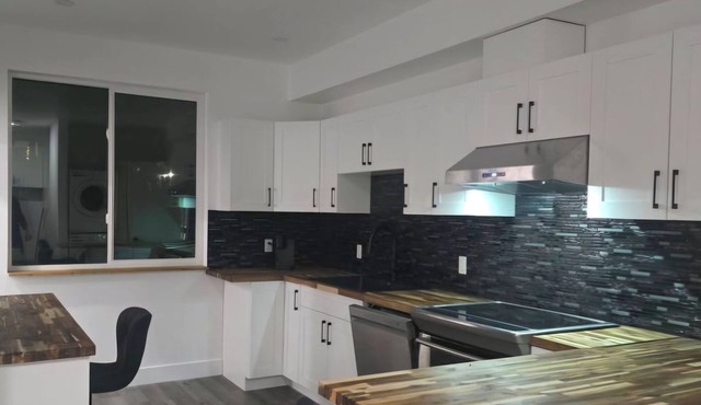 Quiet bright 2 bedroom 1 bathroom suite in town!
