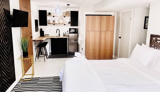 Quiet, private suite with parking, steps away from the West Kelowna Wine Trails