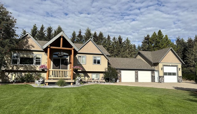 Quiet relaxing home on acreage just minutes from Sylvan Lake
